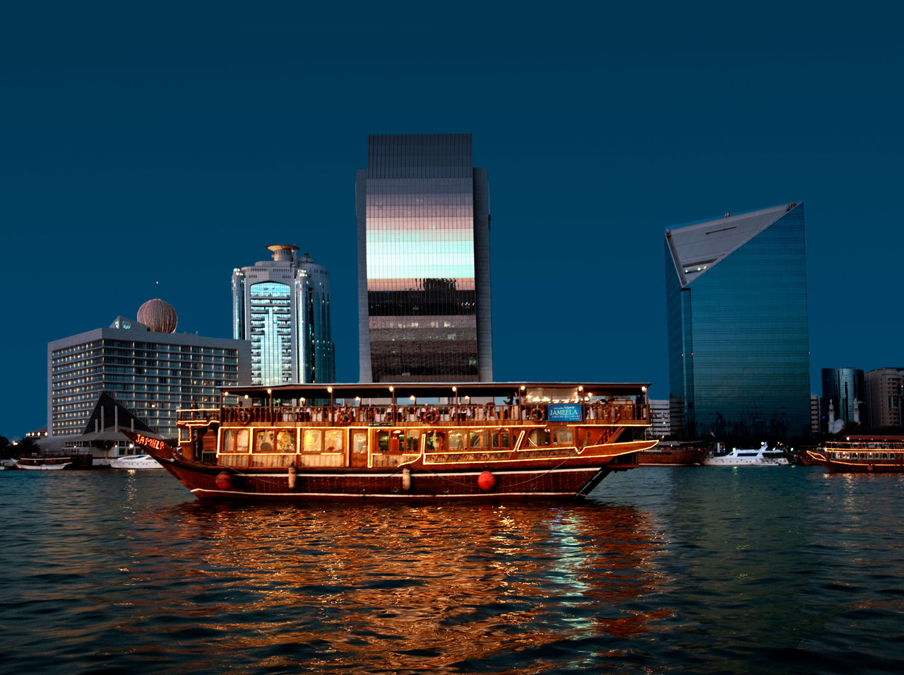 dhow cruise bur dubai creek